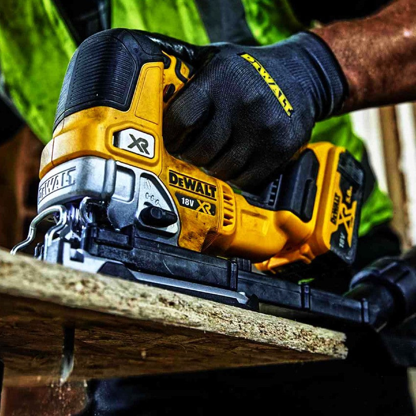 18V XR Stikksag DCS334NT